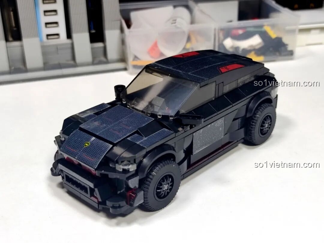 Góc nhìn nghiêng của chiếc xe SUV Xbert 66006 WILD BISON, khoe trọn đường nét thiết kế.