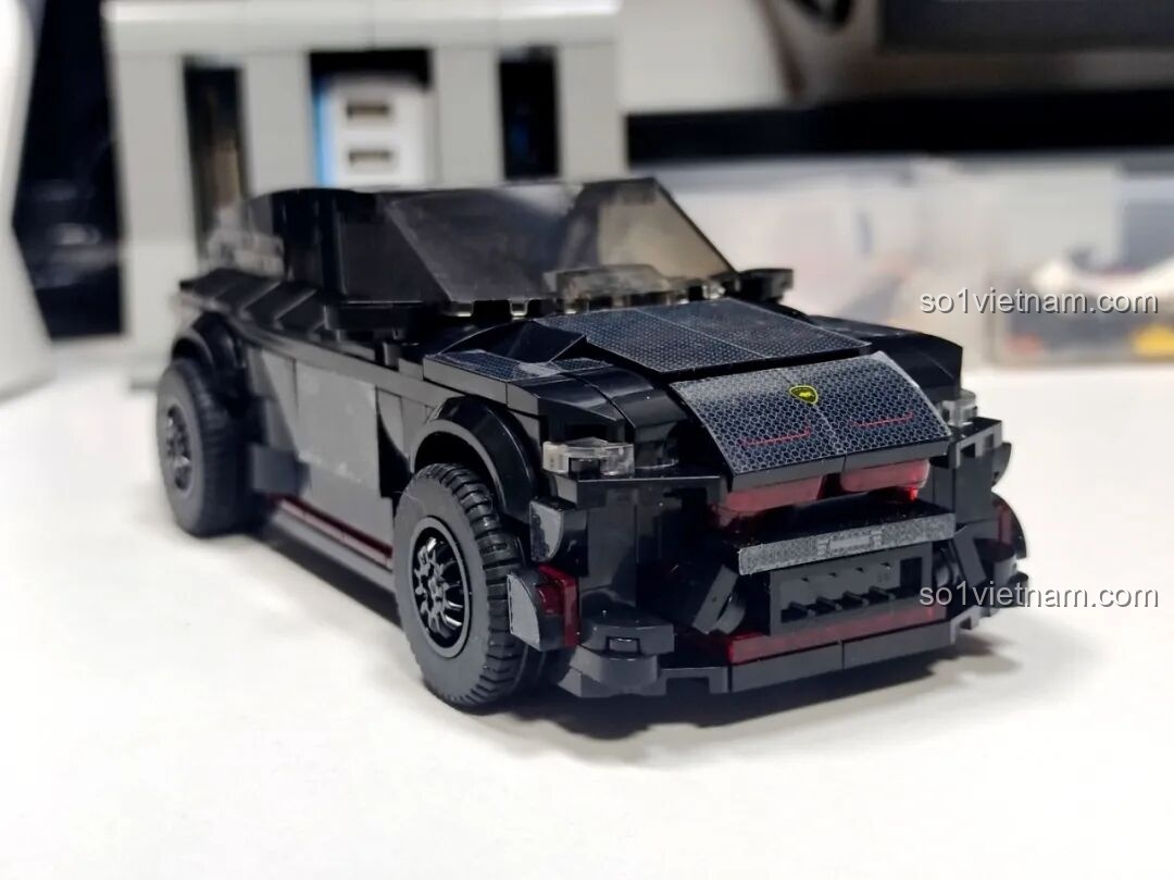 Chiếc xe SUV Xbert 66006 WILD BISON đã sẵn sàng để trưng bày, một tác phẩm nghệ thuật lắp ráp.