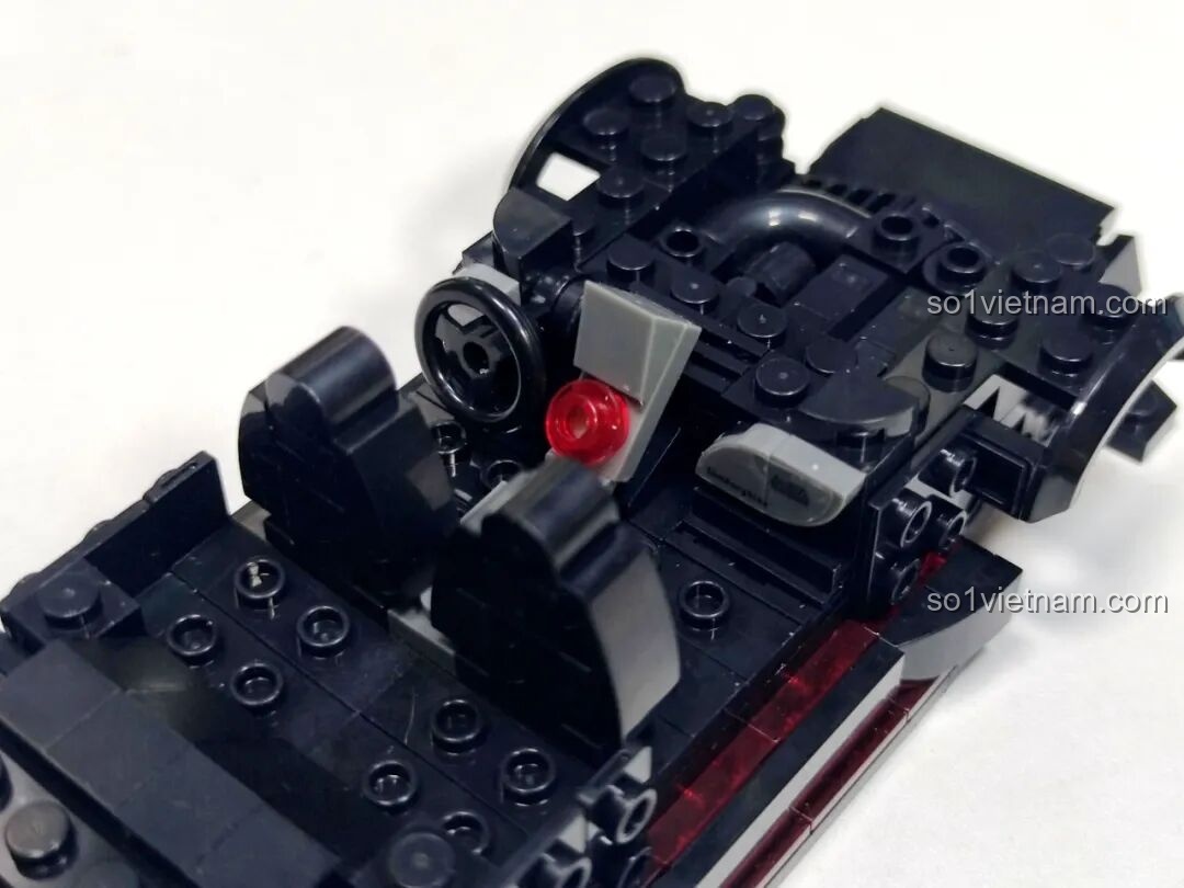 Cận cảnh nội thất mô hình xe SUV Xbert 66006 WILD BISON từ một góc khác, chi tiết nhỏ.