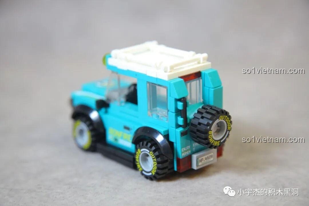 Mô hình xe địa hình Sembo 714509 màu xanh ngọc bích sau khi hoàn thiện, một thiết kế nhỏ gọn nhưng đầy cá tính.