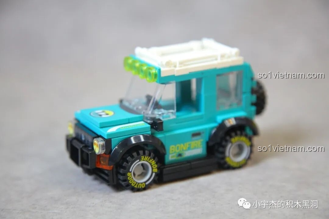 Nhìn tổng thể chiếc xe địa hình Sembo 714509 từ trên cao.