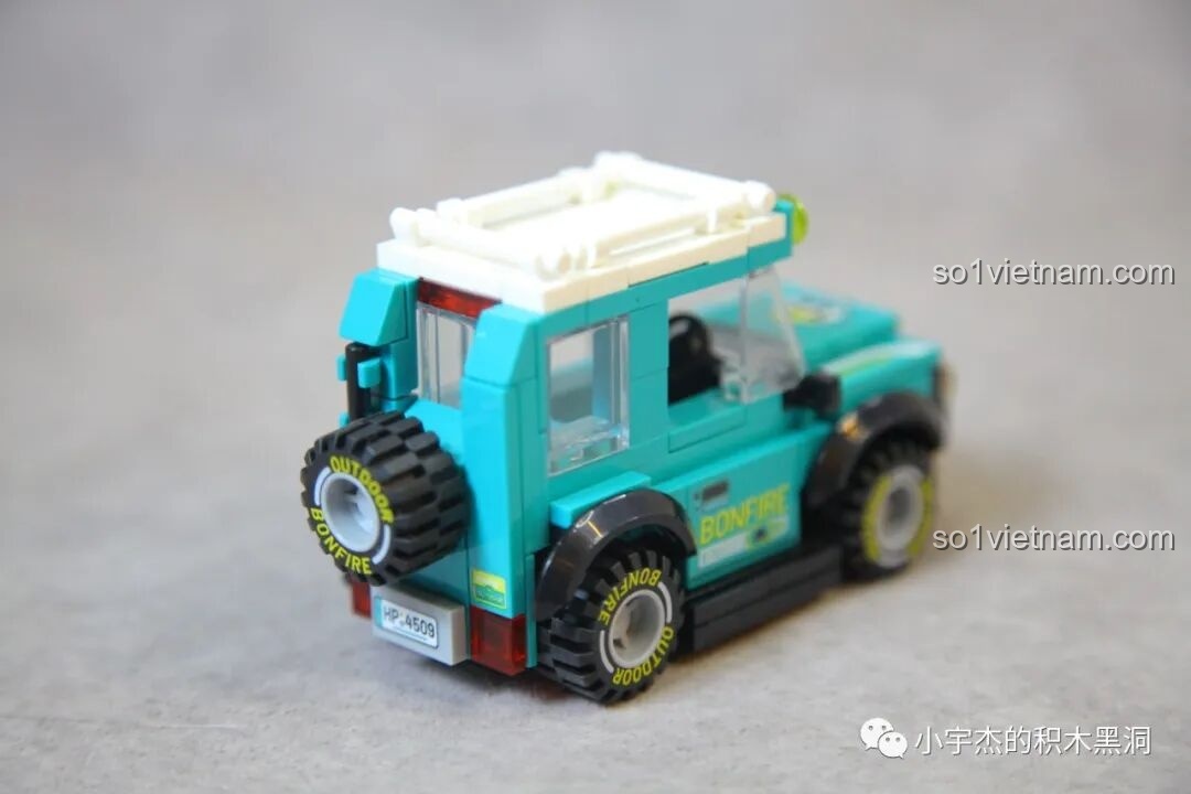 Ảnh tổng thể xe địa hình Sembo 714509, một mô hình nhỏ gọn nhưng đầy đủ chi tiết và cá tính.