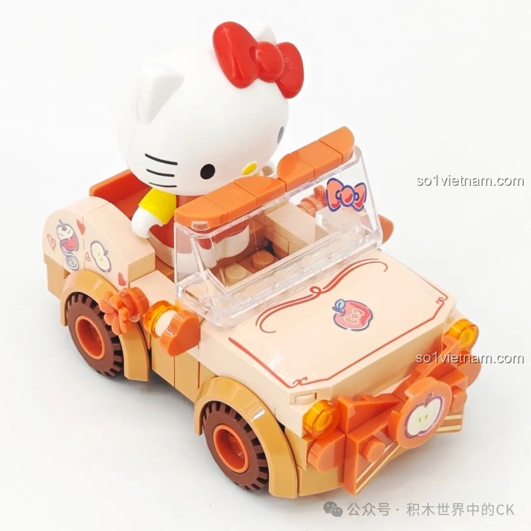 Xe mui trần của Hello Kitty trong bộ lắp ghép TOP TOY TC1724 Sanrio Characters, màu cam đào ngọt ngào.