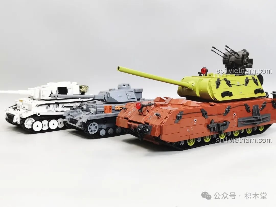 Hình ảnh xe tăng Maus 12GO 98002 điều khiển từ xa chạy trên thực tế, mô phỏng cảnh trong game.