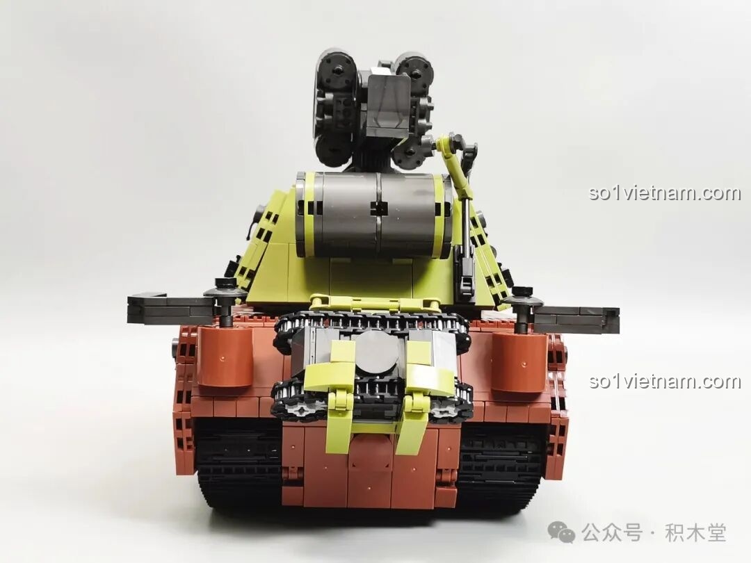 Mô hình xe tăng Maus 12GO 98002 nhìn từ góc chéo trên cao, thể hiện toàn bộ cấu trúc.