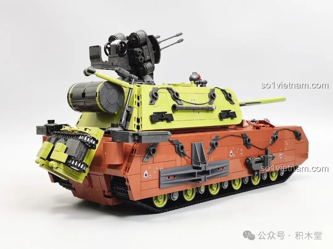 Mô hình xe tăng Maus 12GO 98002 nhìn từ góc chéo phía trước bên, thể hiện các chi tiết đầu xe.