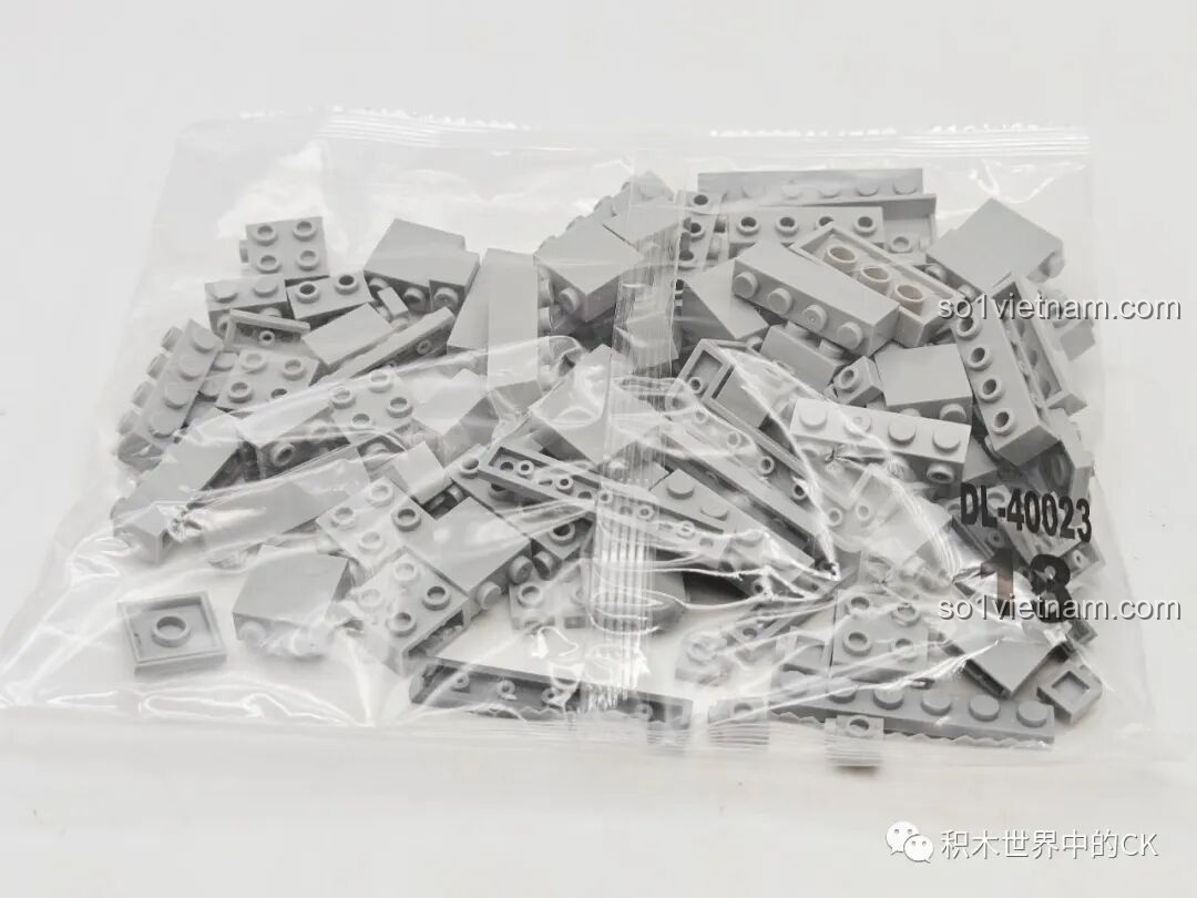 Cận cảnh các mảnh ghép của bộ ZDEL DL-40023 Tàu Sân Bay Phúc Kiến 003, cho thấy chất lượng nhựa và độ hoàn thiện.