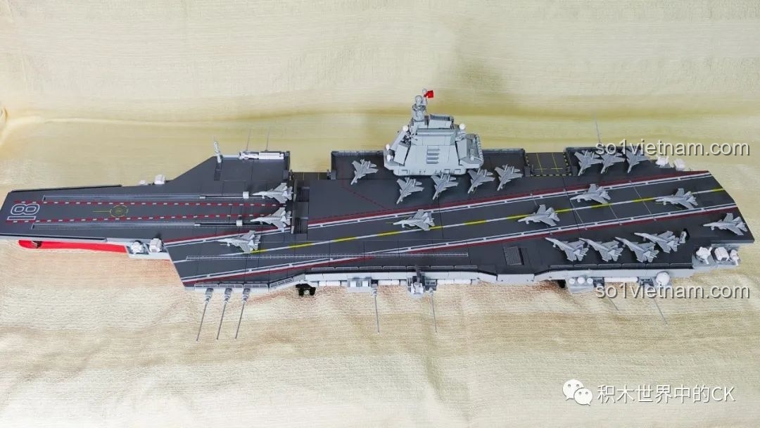 6 minifigures thủy thủ và phi công của bộ ZDEL DL-40023 Tàu Sân Bay Phúc Kiến 003, nhìn từ phía trước với trang phục chi tiết.