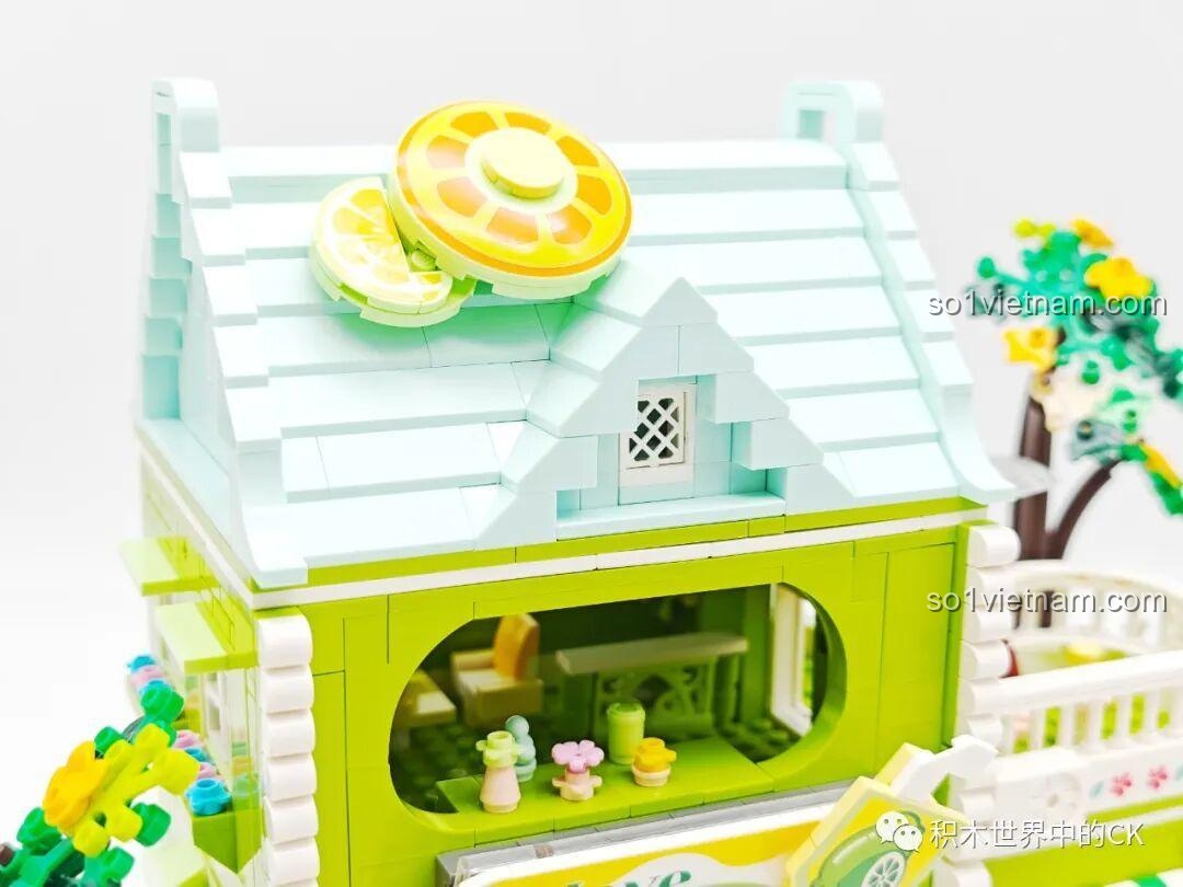 Cận cảnh mái nhà của bộ xếp hình ZHEGAO 612003 Cửa hàng trà chanh với chi tiết lát chanh vàng tươi.