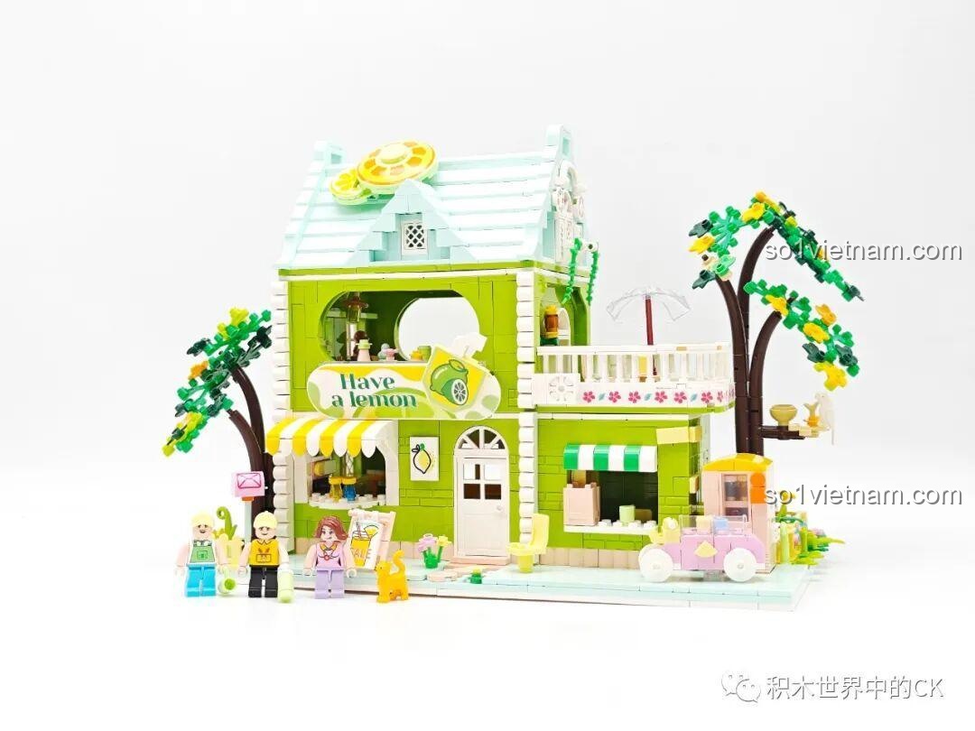 Tổng thể nội thất bên trong bộ xếp hình ZHEGAO 612003 Cửa hàng trà chanh, nhìn từ trên xuống.