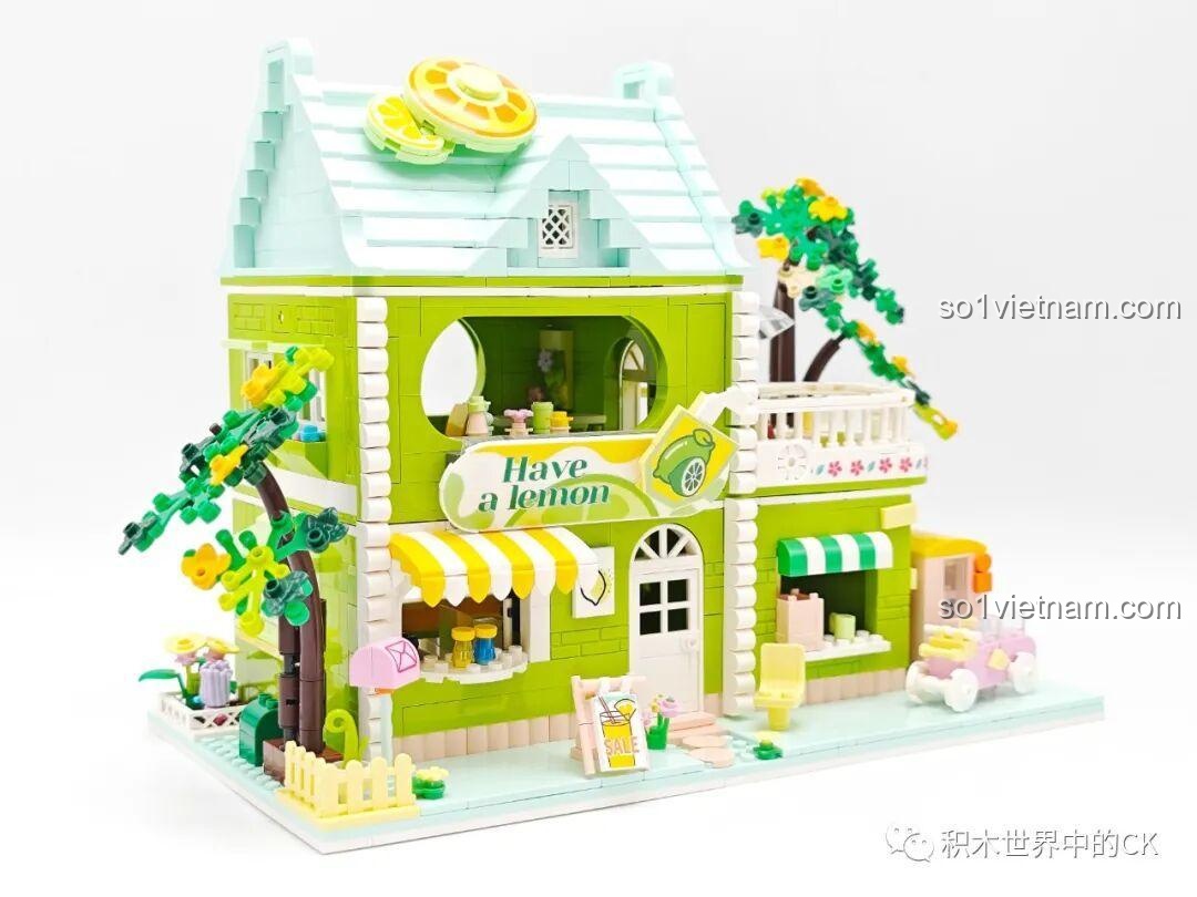 Mô hình hoàn chỉnh của bộ lắp ghép ZHEGAO 612003 Cửa hàng trà chanh nhìn từ góc chéo bên trái.