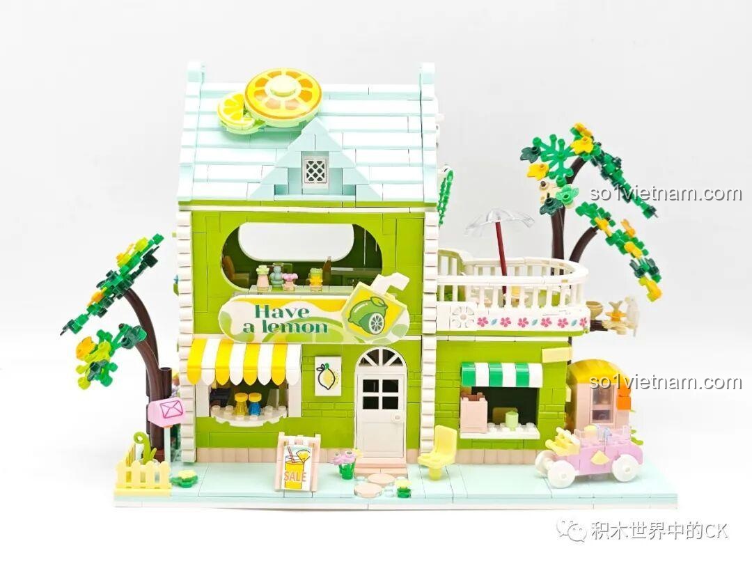 Mô hình hoàn chỉnh của bộ lắp ghép ZHEGAO 612003 Cửa hàng trà chanh nhìn thẳng từ phía trước.