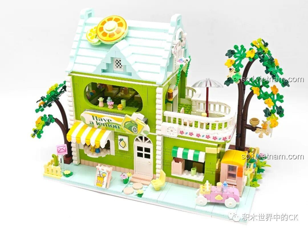 Mô hình hoàn chỉnh của bộ xếp hình ZHEGAO 612003 Cửa hàng trà chanh nhìn từ phía trước, màu xanh lá tươi tắn.