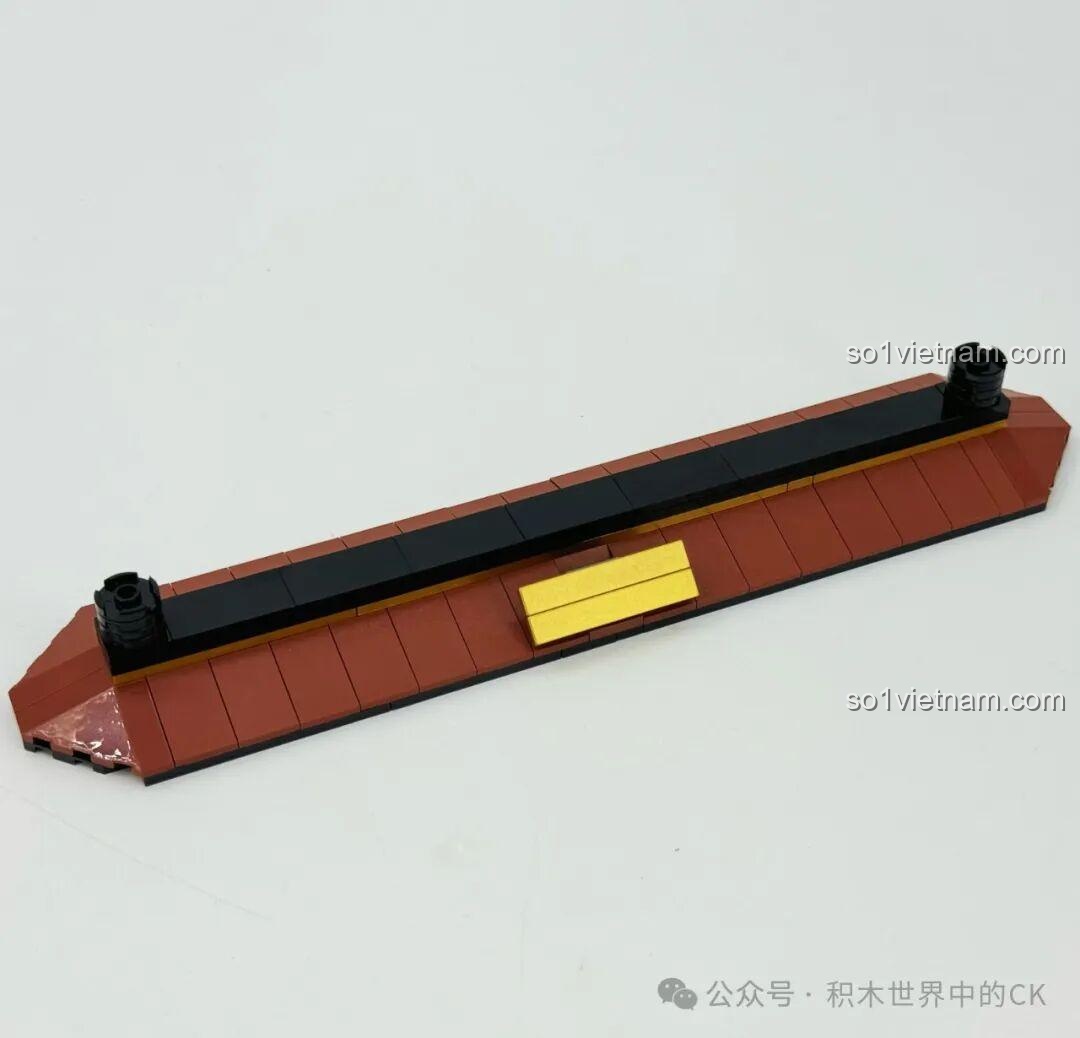 Phần đế trưng bày của mô hình ZHEGAO 653006 Tàu Khu Trục Type 055 Phiên Bản Vàng, được lắp ráp chắc chắn.