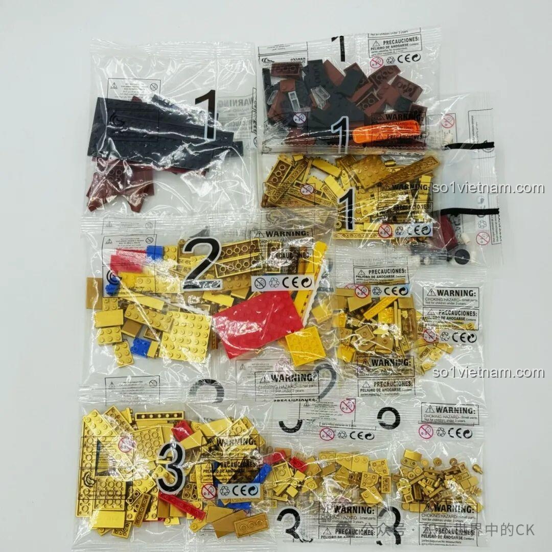 Các túi chi tiết được đánh số của bộ lắp ghép ZHEGAO 653006 Tàu Khu Trục Type 055 Phiên Bản Vàng, sẵn sàng cho quá trình lắp ráp.