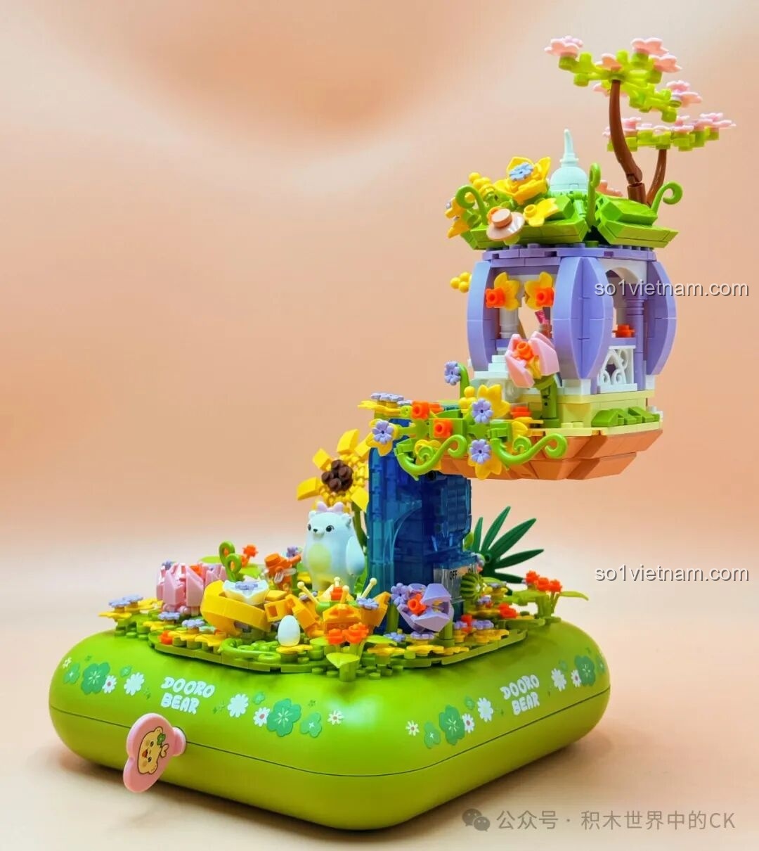 Thêm hoa và lá trang trí cho bộ ZHEGAO 661007 