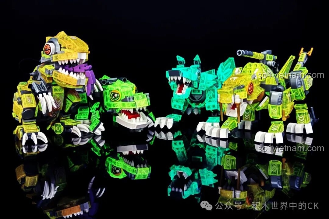 Bộ 4 Mô Hình Quái Thú Cơ Khí ZHEGAO 662000 phát sáng màu xanh lá trong bóng tối, tạo hiệu ứng huyền ảo.