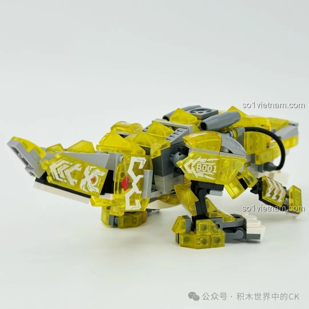 Mô hình Cá Sấu Vàng Hung Tợn ZHEGAO 662000 góc nghiêng, thể hiện chi tiết gai nhọn trên lưng.