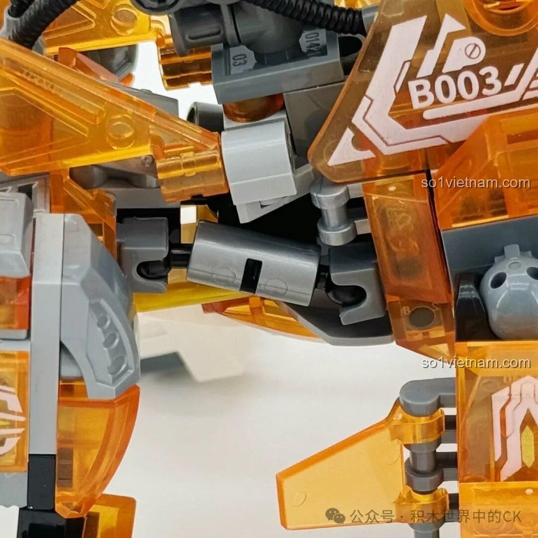 Chi tiết khớp chân của mô hình Hổ Răng Kiếm Hoang Dã ZHEGAO 662000, thể hiện độ chắc chắn.