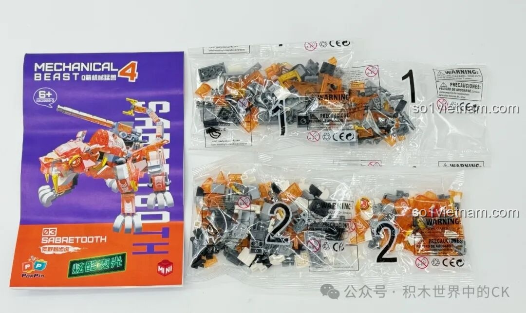 Nội dung hộp Hổ Răng Kiếm Hoang Dã ZHEGAO 662000, bao gồm sách hướng dẫn và các túi mảnh ghép mini block màu cam hổ phách.