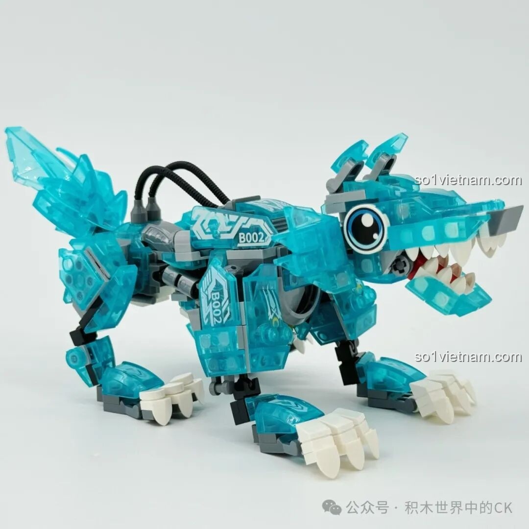 Mô hình Sói Băng Tuyết ZHEGAO 662000 tạo dáng động, thể hiện sự linh hoạt của các khớp nối.