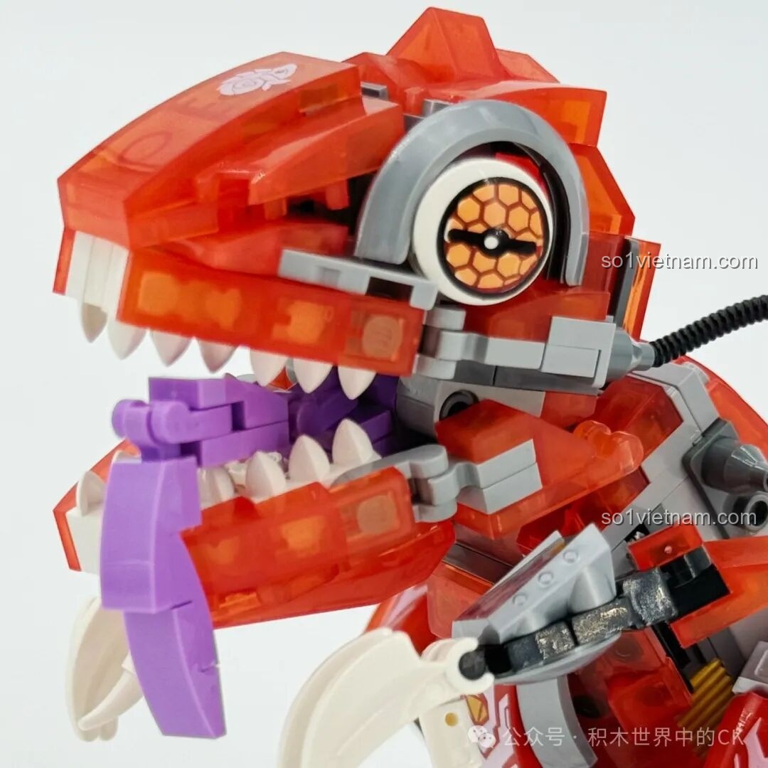 Chi tiết đầu và lưỡi tím của mô hình Thằn Lằn Lửa Tốc Độ ZHEGAO 662000, với mắt cơ khí to tròn.