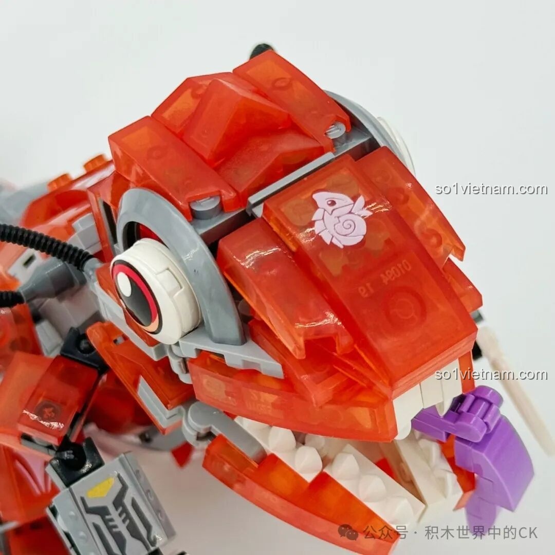 Chi tiết mắt và phần đầu của mô hình Thằn Lằn Lửa Tốc Độ ZHEGAO 662000, với các mảnh ghép trong suốt.