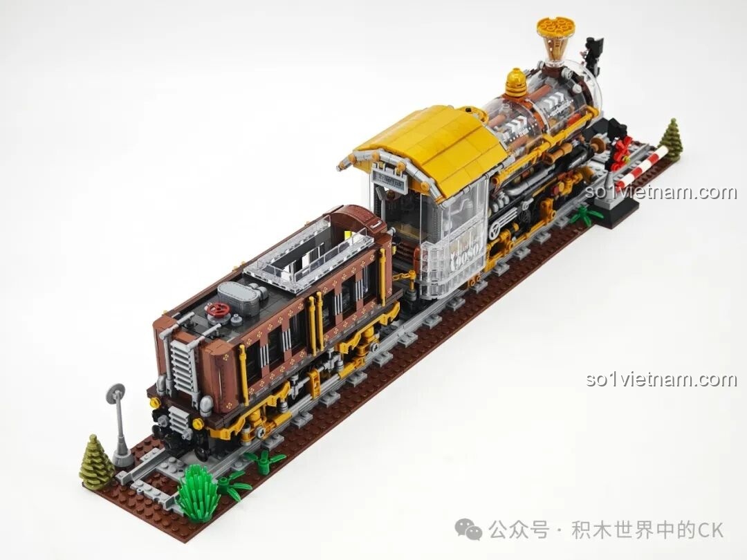 Góc nhìn từ dưới lên của mô hình Tàu Hỏa Steampunk ZHEGAO 958016, tạo cảm giác hoành tráng và mạnh mẽ.