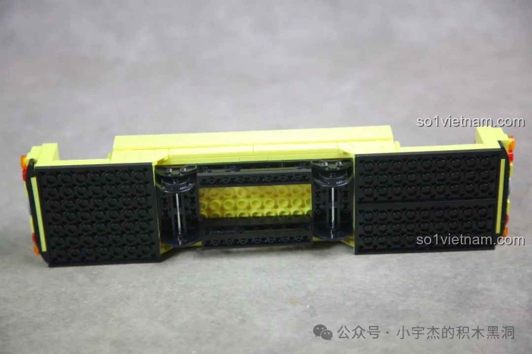 Cận cảnh các mảnh ghép màu vàng và đỏ trong túi số 2