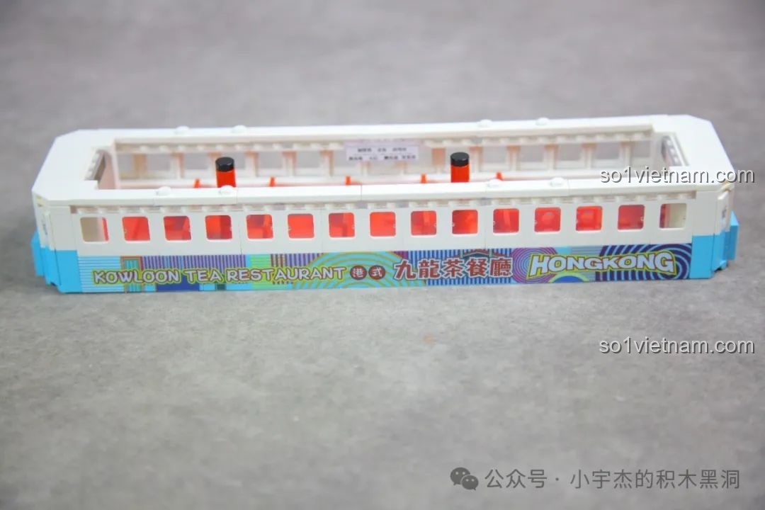 Mặt trước của xe buýt hai tầng ZHEGAO 991008