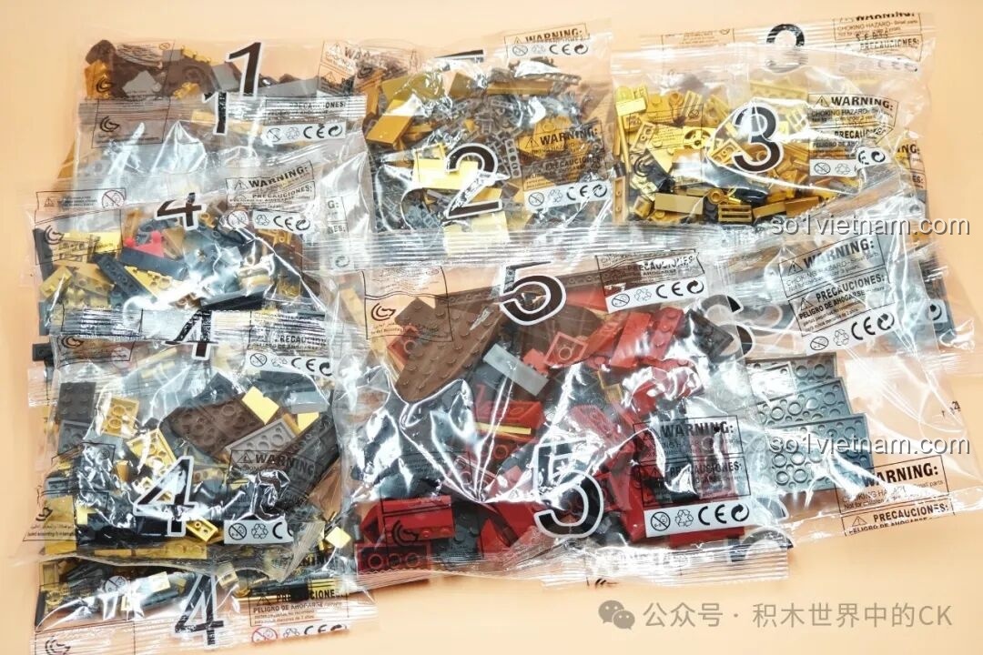 Các túi chi tiết được phân loại rõ ràng trong bộ ZHEGAO GZ2008 Xe tăng 99A.