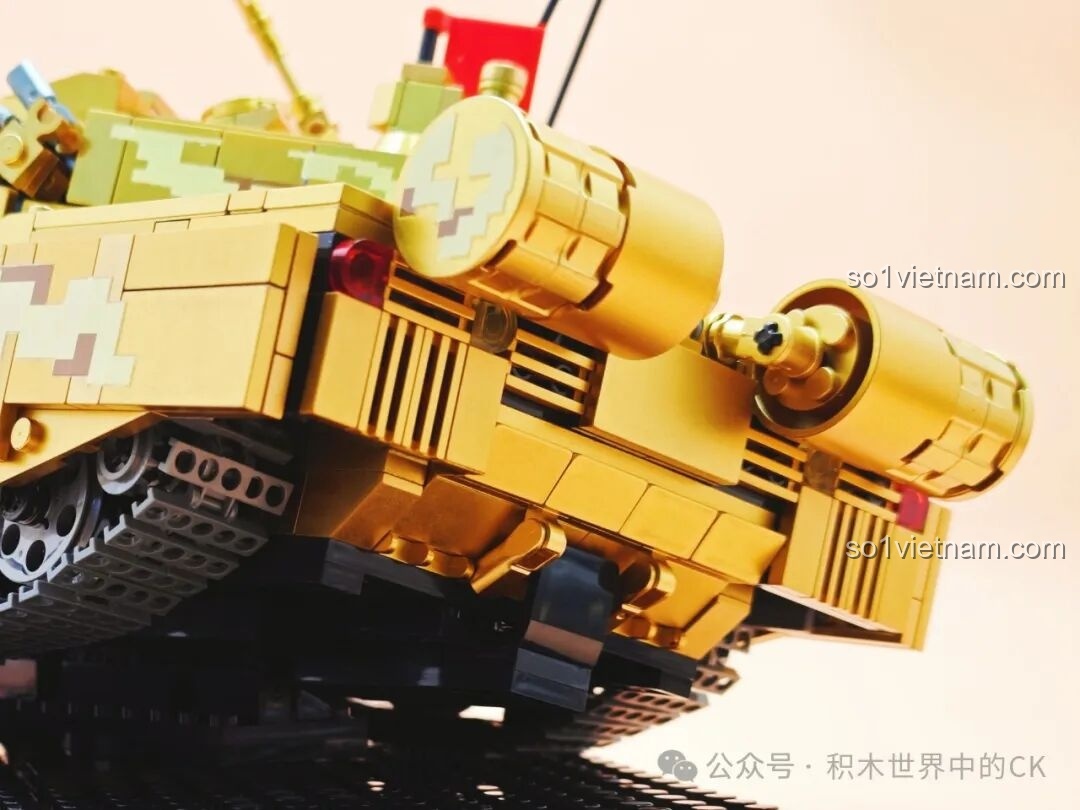 Cận cảnh bệ trưng bày của ZHEGAO GZ2008 Xe tăng 99A với tên xe tăng.