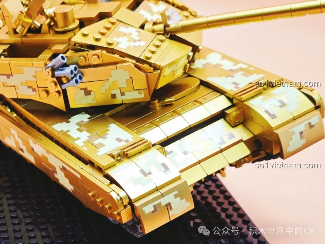 Chi tiết phần đuôi xe tăng 99A ZHEGAO GZ2008, mô phỏng hệ thống động cơ và ống xả.