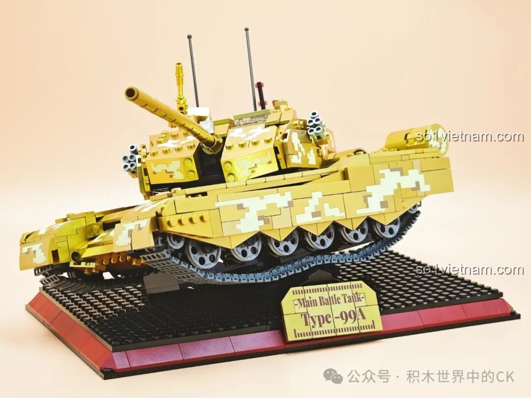 Chi tiết mặt trước xe tăng 99A ZHEGAO GZ2008 với cụm đèn và giáp.