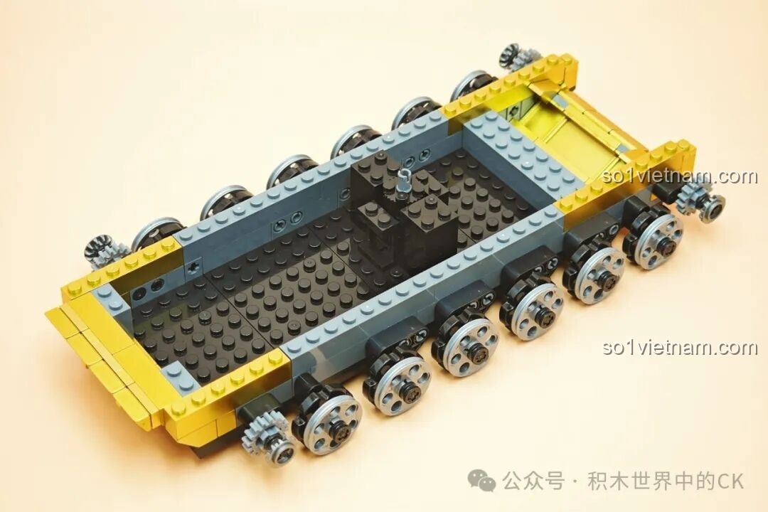 Khung gầm xe tăng 99A ZHEGAO GZ2008 bắt đầu thành hình với hệ thống bánh xích.