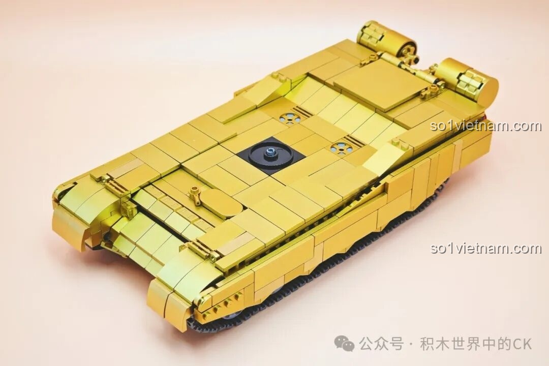 Lớp vỏ vàng óng dần bao phủ thân xe tăng 99A ZHEGAO GZ2008.