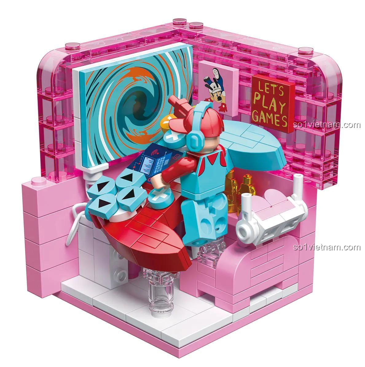 Phòng chơi game tí hon từ bộ lắp ghép ZHEGAO GZ7093. Hộp màu hồng với game thủ, màn hình lớn và ghế chơi game. Đồ chơi độc đáo cho bé.