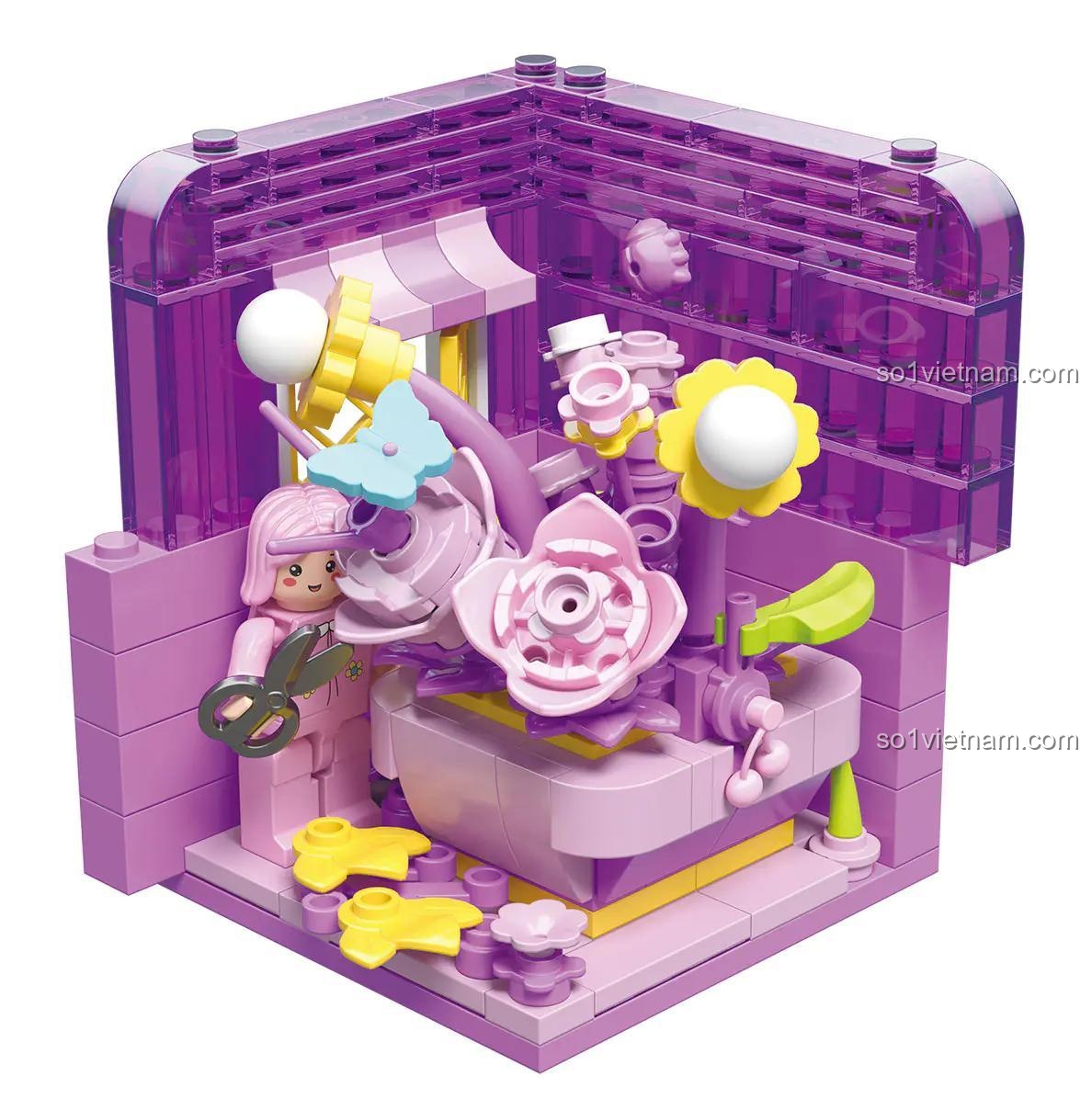Khung cảnh tiệm hoa mini GZ7093 của ZHEGAO. Hộp màu tím với cô gái đang cắm hoa. Đồ chơi lắp ghép sáng tạo cho bé gái 6 tuổi.