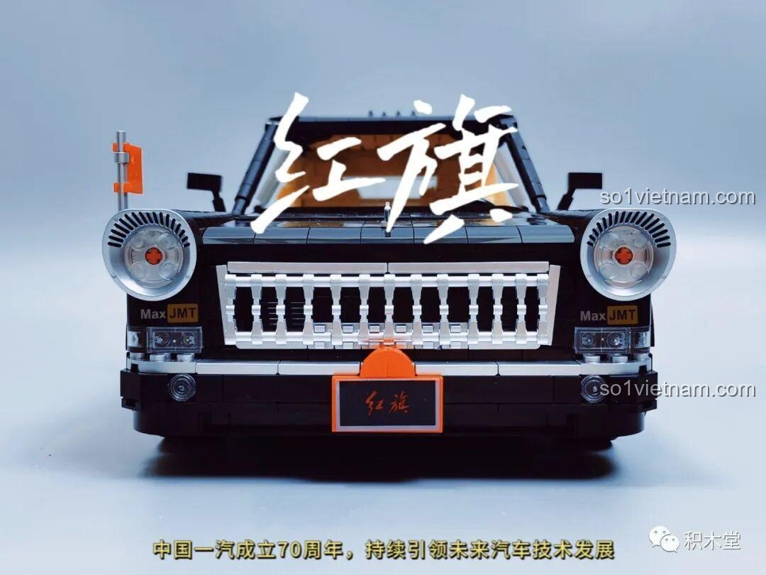 Mô hình lắp ráp Zhimeng Tree T5043 Xe Lễ Tân Hồng Kỳ nhìn từ phía trước, với logo 